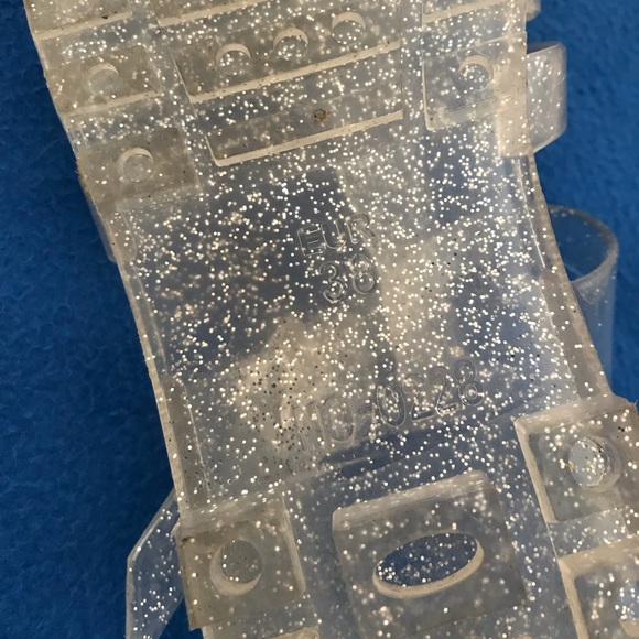 Women’s Clear Jelly Sandals - Picture 9 of 13